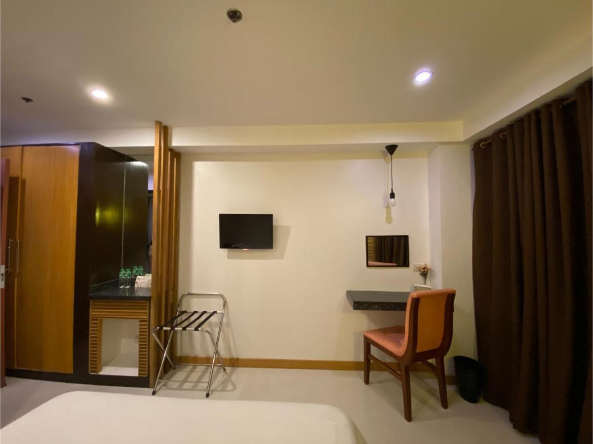 מנילה Capital O 820 Guijo Suites Makati מראה חיצוני תמונה