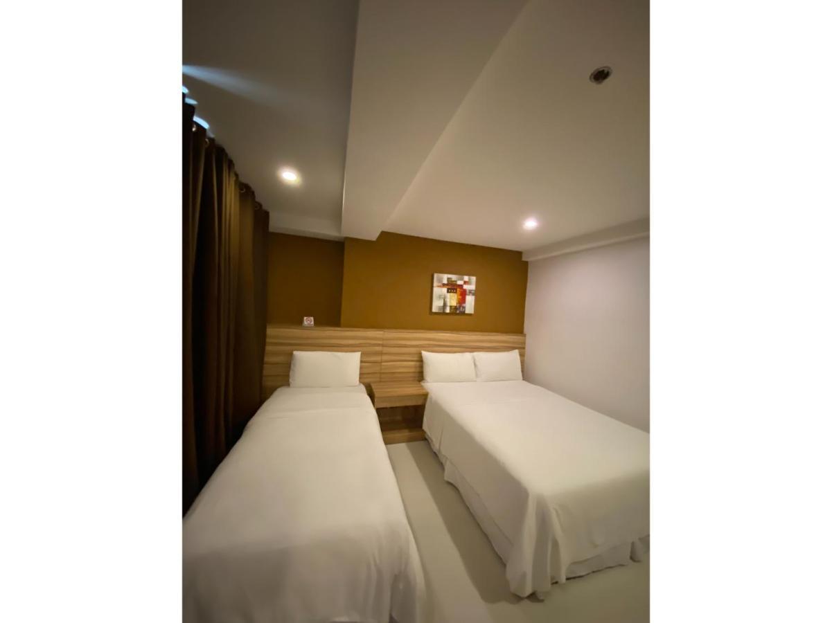 מנילה Capital O 820 Guijo Suites Makati מראה חיצוני תמונה