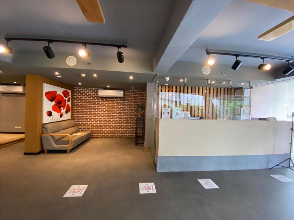 מנילה Capital O 820 Guijo Suites Makati מראה חיצוני תמונה